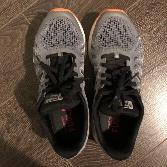 New Balance running shoes - Picture 3 of 4